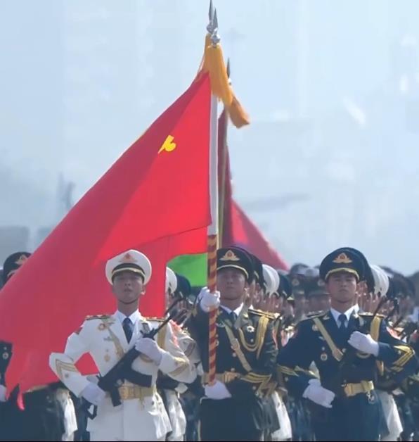 贝盈网 打头阵！九三阅兵两位旗手是山西后生！党旗擎旗手王子赫的母亲：看到儿子出场，很激动也很自豪